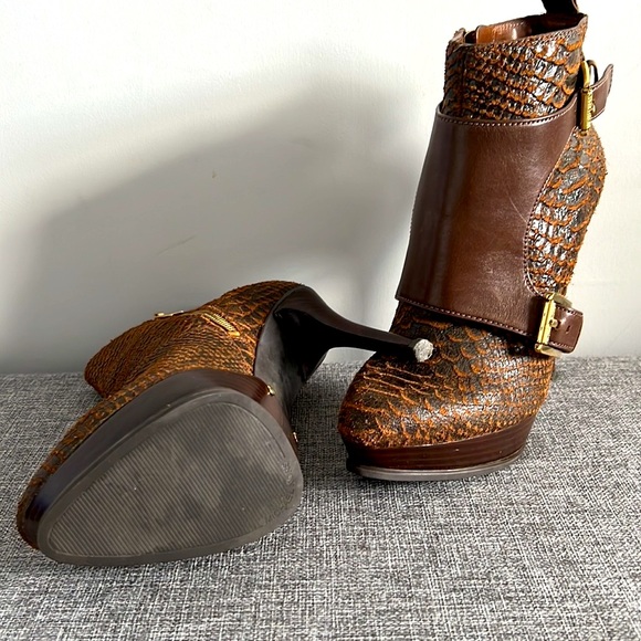 Michael Kors brown leather booties - Picture 4 of 6